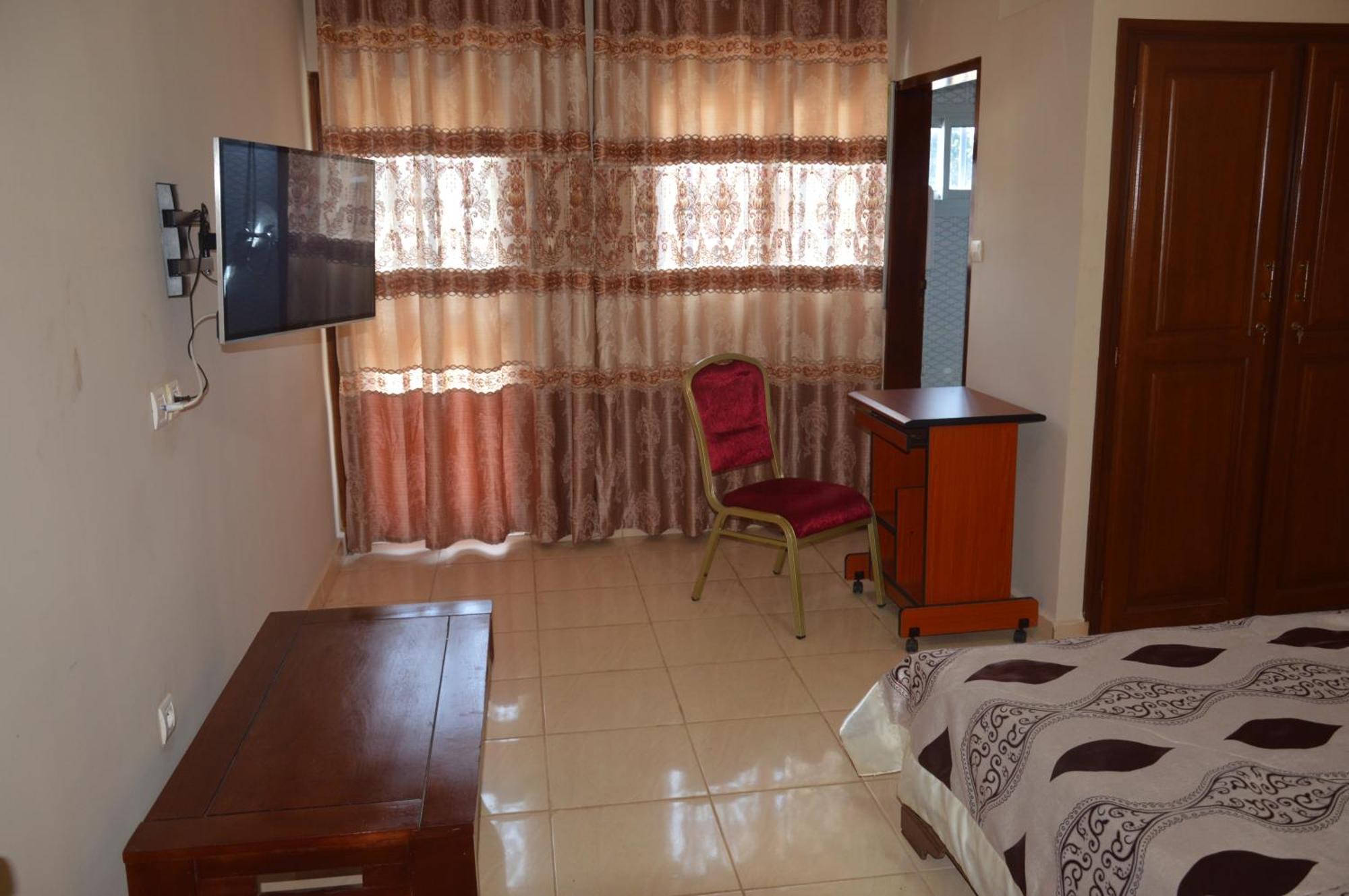 Nikita Hotel Yaounde Exterior photo
